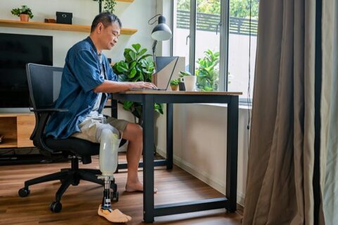 智能助手赋能残障人士拥抱崭新生活