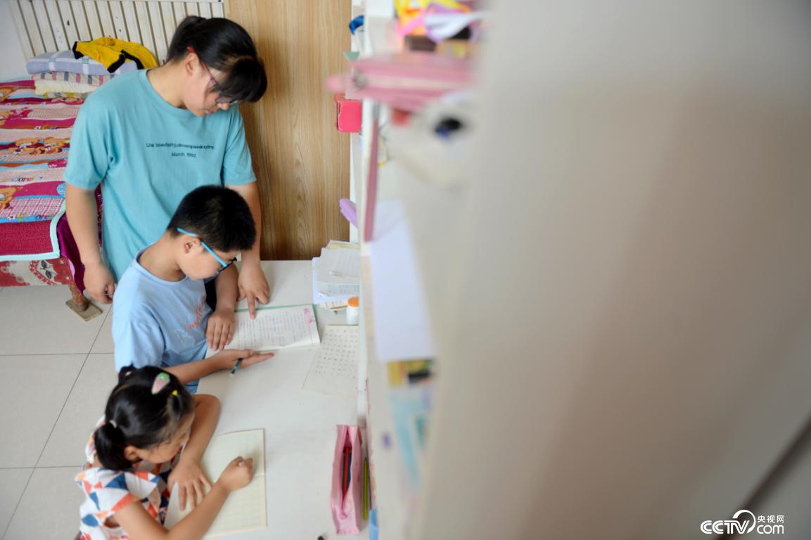 燕郊女骑手：为了患白血病的孩子，妈妈快跑