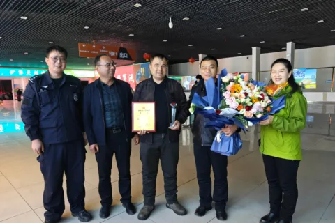 造血干细胞捐赠志愿者为13岁患儿点燃生命希望