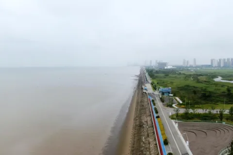 一江清水万重山丨江苏南通“向海图强” 产业集聚锻造“蓝色引擎”