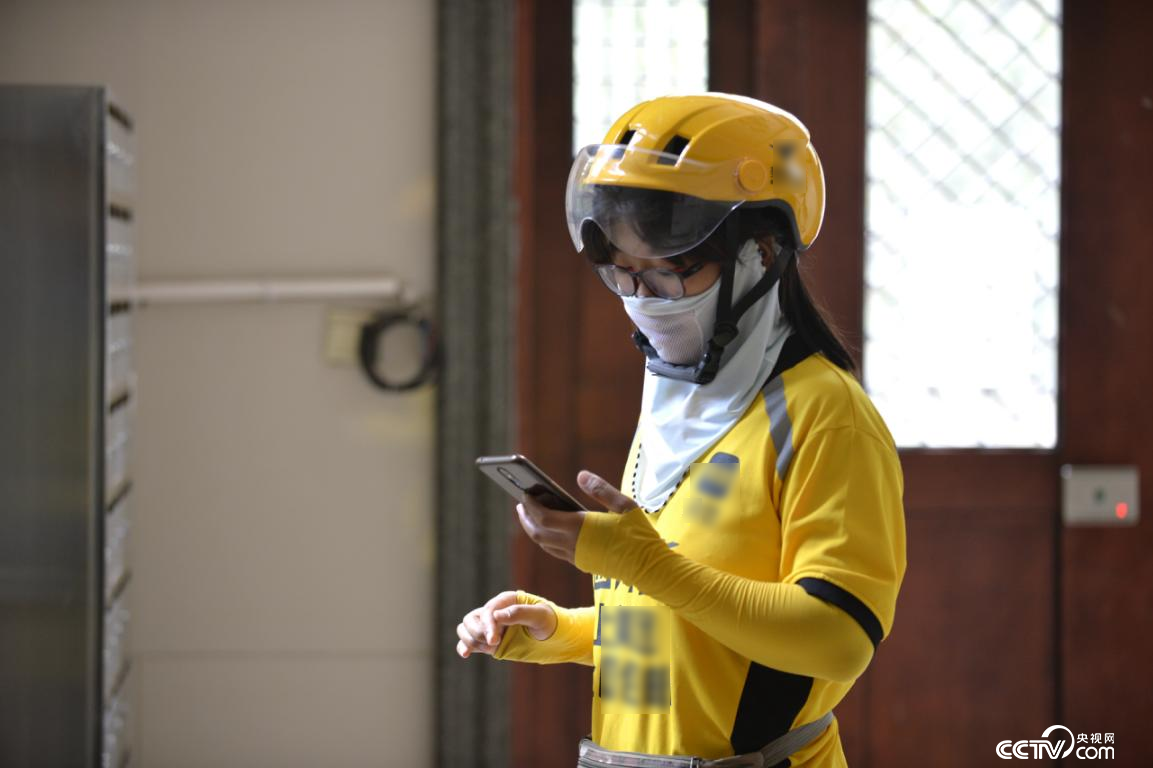 燕郊女骑手：为了患白血病的孩子，妈妈快跑