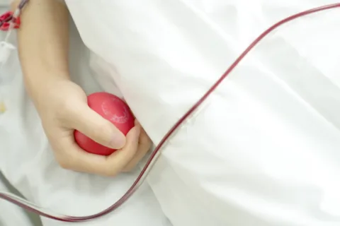 接力生命！23岁男护士捐献造血干细胞 四年献血25次