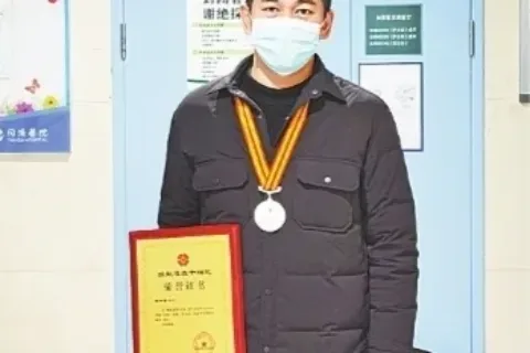 准爸爸捐献造血干细胞救助3岁女童