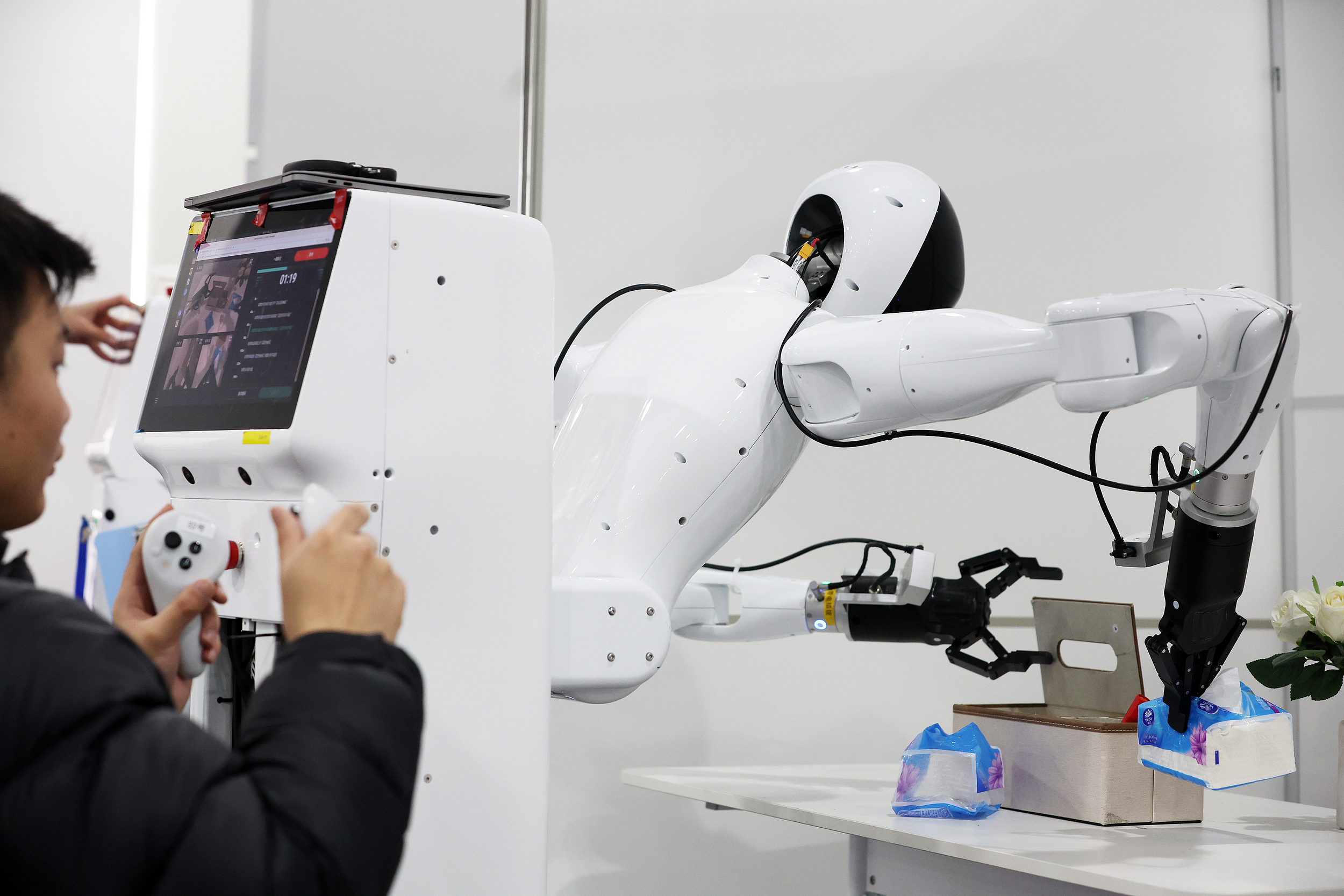 两会申聚焦｜从5万亿之城到全球创新高地，上海乘势而上