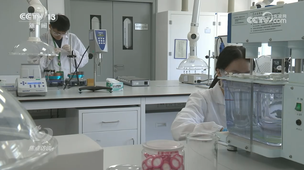 焦点访谈|医保商保“双目录”发布,老百姓看得起病的“双保险”来了