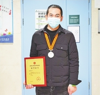 准爸爸捐献造血干细胞救助3岁女童