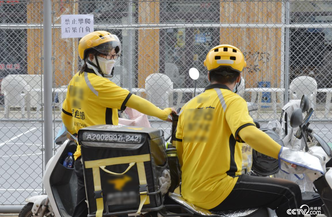 燕郊女骑手：为了患白血病的孩子，妈妈快跑